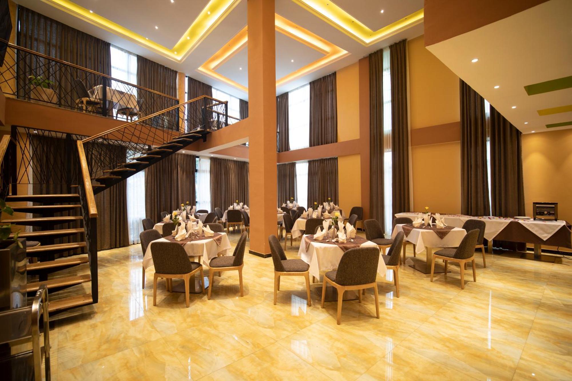 Vamos Addis Hotel Extérieur photo