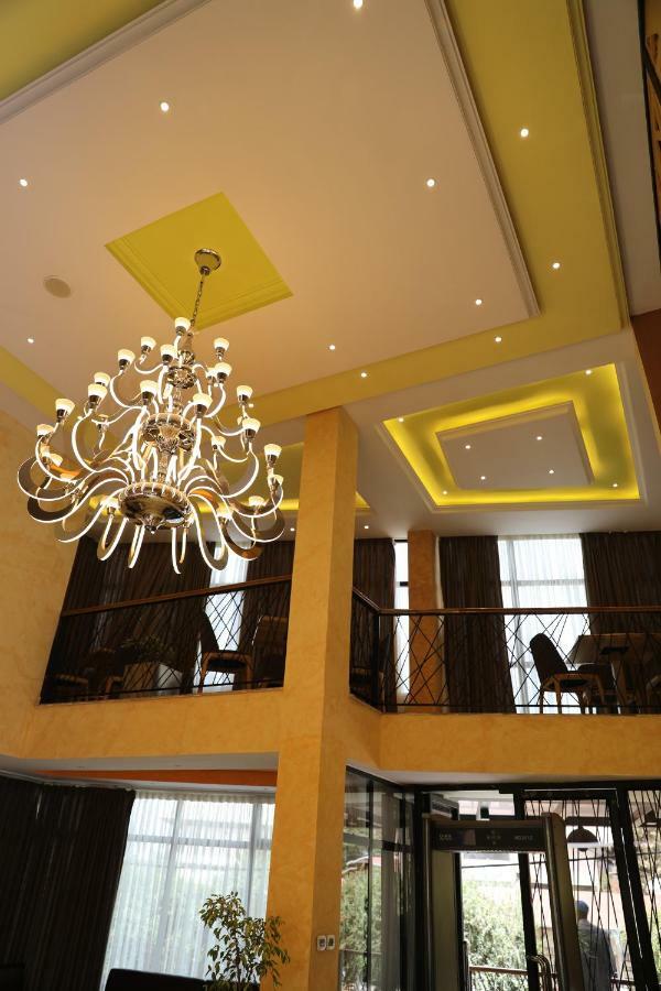 Vamos Addis Hotel Extérieur photo